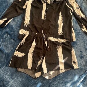 SHEIN Black and Cream Patterned Set